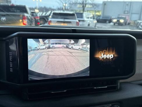 Used 2024 Jeep Wrangler Sport S image 18