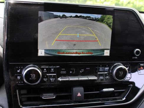 Used 2023 Toyota Highlander Limited AWD/4WD image 14