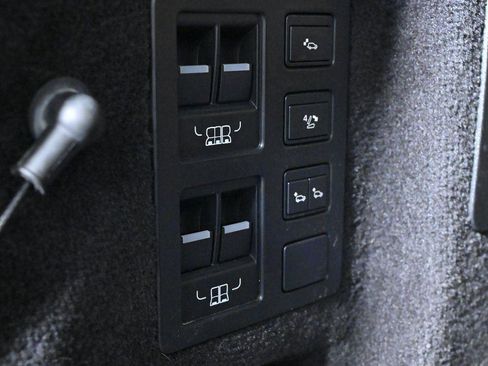 Used 2019 Land Rover Discovery HSE image 36