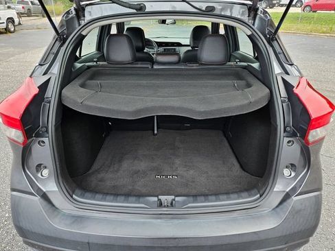 Used 2019 Nissan Kicks SR w/ SR Premium Package FWD image 18