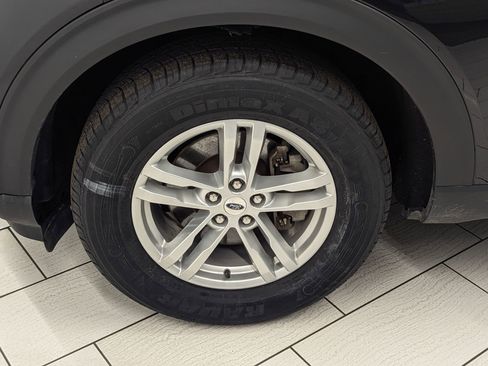 Certified 2022 Ford Explorer XLT w/ Equipment Group 202A image 9