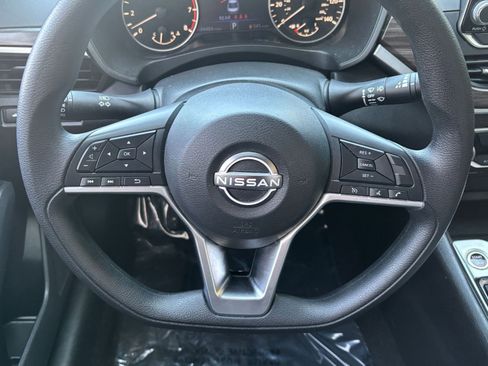 Used 2025 Nissan Altima 2.5 SV image 28