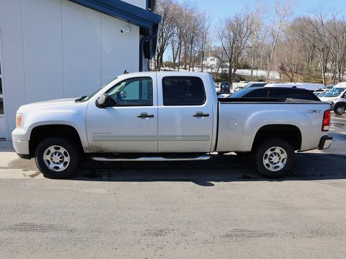 Used 2010 GMC Sierra 2500 SLE w/ Snow Plow Prep Package image 4
