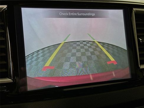 Used 2025 Chrysler Pacifica Select image 15