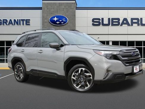 Used 2025 Subaru Forester Premium AWD/4WD image 3