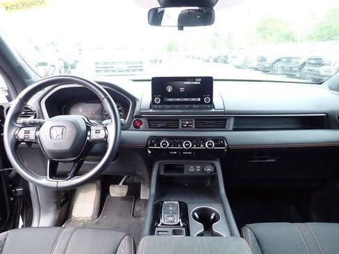 Used 2023 Honda Pilot Sport image 13