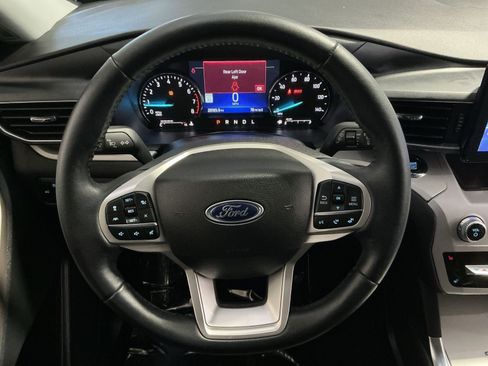 Used 2023 Ford Explorer XLT w/ Equipment Group 202A AWD/4WD image 17