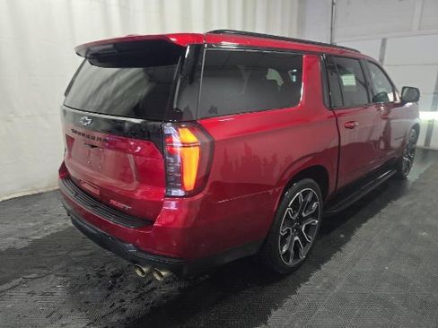 Used 2025 Chevrolet Suburban RST w/ Advanced Technology Package image 4