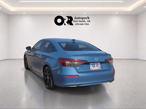 Used 2025 Honda Civic Sport image 4
