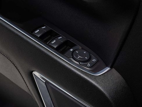 Used 2024 Chevrolet Silverado 1500 LT AWD/4WD image 12