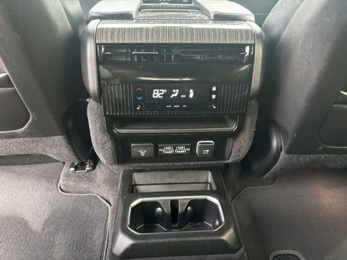 Used 2022 Jeep Wagoneer Series III w/ Flexible Seating Group image 15