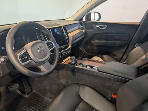 Used 2023 Volvo XC60 B5 Plus image 14