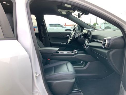 Used 2025 Chevrolet Equinox LT w/ Convenience Package II FWD image 16