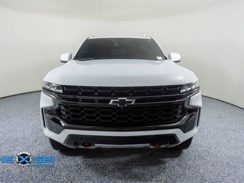 Used 2022 Chevrolet Tahoe Z71 w/ Luxury Package AWD/4WD image 2