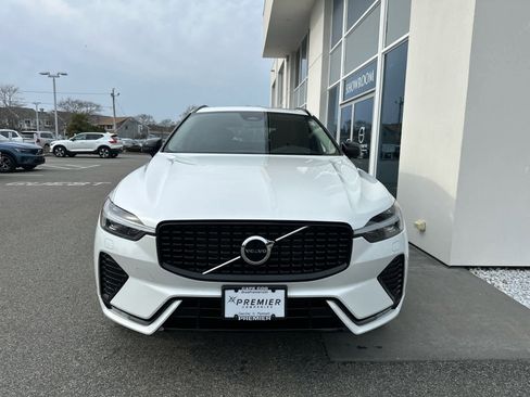 Used 2024 Volvo XC60 B5 Core w/ Protection Package Premier image 4