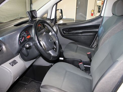 Used 2015 Nissan NV200 SV image 16