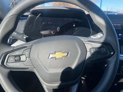 Used 2025 Chevrolet Trax LT image 25