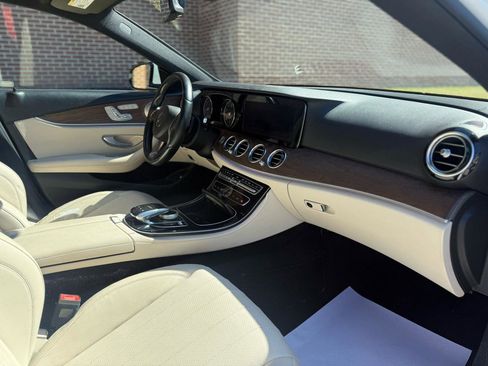 Used 2017 Mercedes-Benz E 300 4MATIC image 39