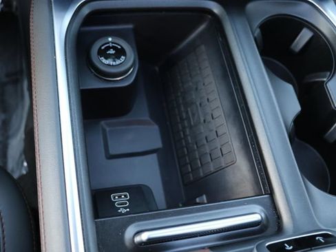 Used 2025 Ford Expedition Active AWD/4WD image 27