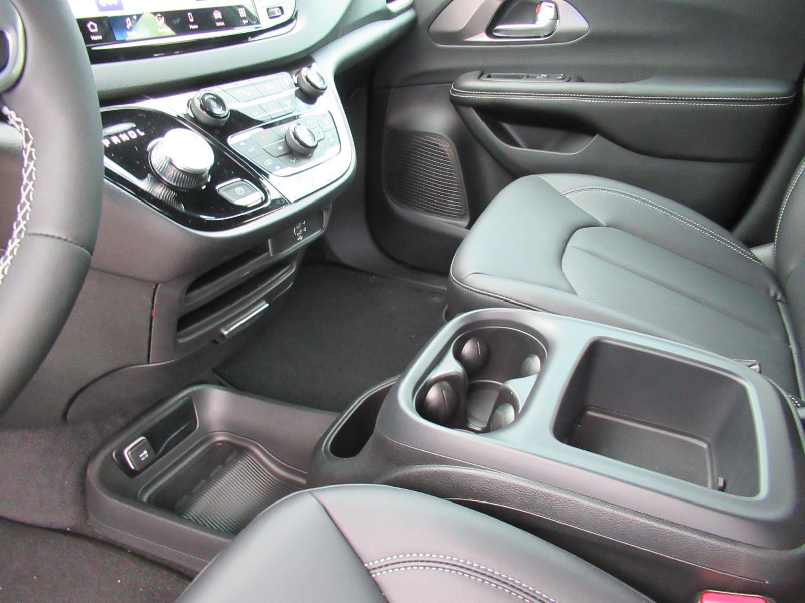 New 2026 Chrysler Voyager LX FWD image 16