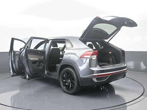 Used 2022 Volkswagen Atlas Cross Sport SE w/ Black Wheel Package image 78