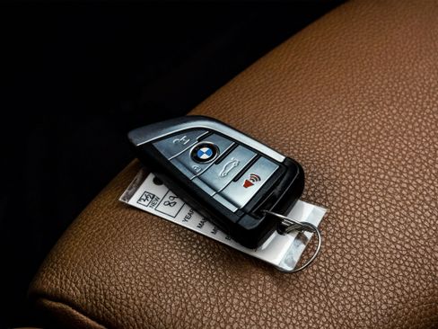 Used 2018 BMW 540i xDrive image 65