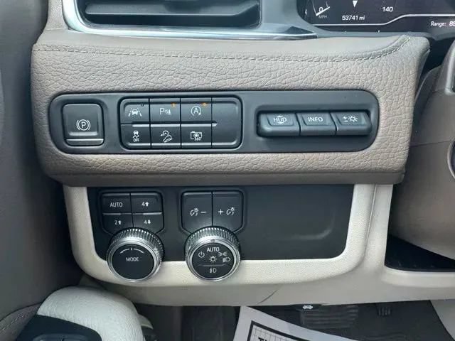 Used 2023 GMC Yukon Denali AWD/4WD image 24