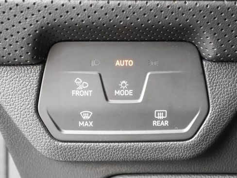 Certified 2024 Volkswagen Atlas Cross Sport SE image 17