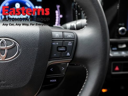 Used 2025 Toyota Camry SE FWD image 15