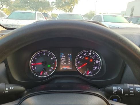 Used 2021 Toyota RAV4 XLE FWD image 17