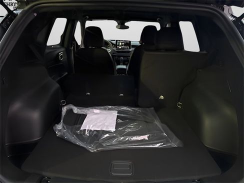 New 2026 Jeep Compass Latitude image 25