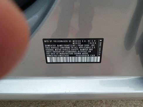 Used 2025 Volkswagen Jetta SE FWD image 3