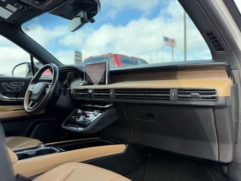 Used 2020 Lincoln Corsair Reserve w/ Equipment Group 201A image 19