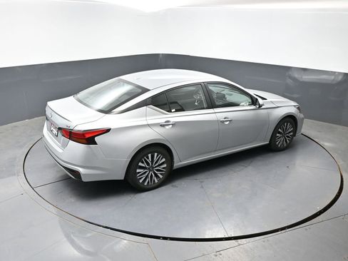 Used 2023 Nissan Altima 2.5 SV FWD image 35