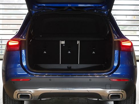 Used 2025 Mercedes-Benz GLA 250 4MATIC image 32