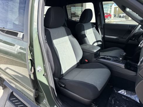 Used 2021 Toyota Tacoma TRD Off-Road image 14