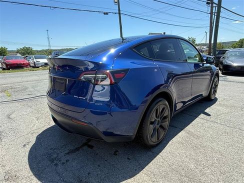 Used 2024 Tesla Model Y Long Range AWD/4WD image 5
