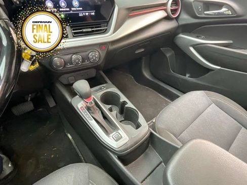 Used 2024 Chevrolet Trax RS w/ Sunroof Package image 18