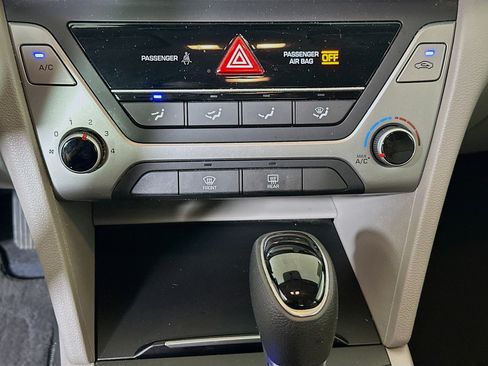 Used 2018 Hyundai Elantra SE w/ SE Connectivity Package 04 FWD image 22