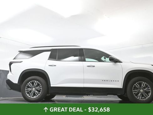 Used 2024 Chevrolet Traverse LT FWD image 53