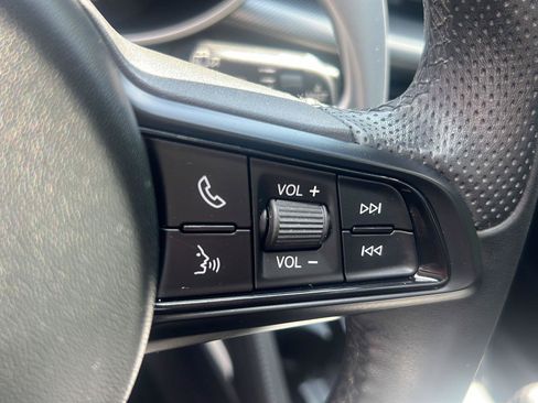 Used 2022 Alfa Romeo Stelvio Veloce AWD/4WD image 12