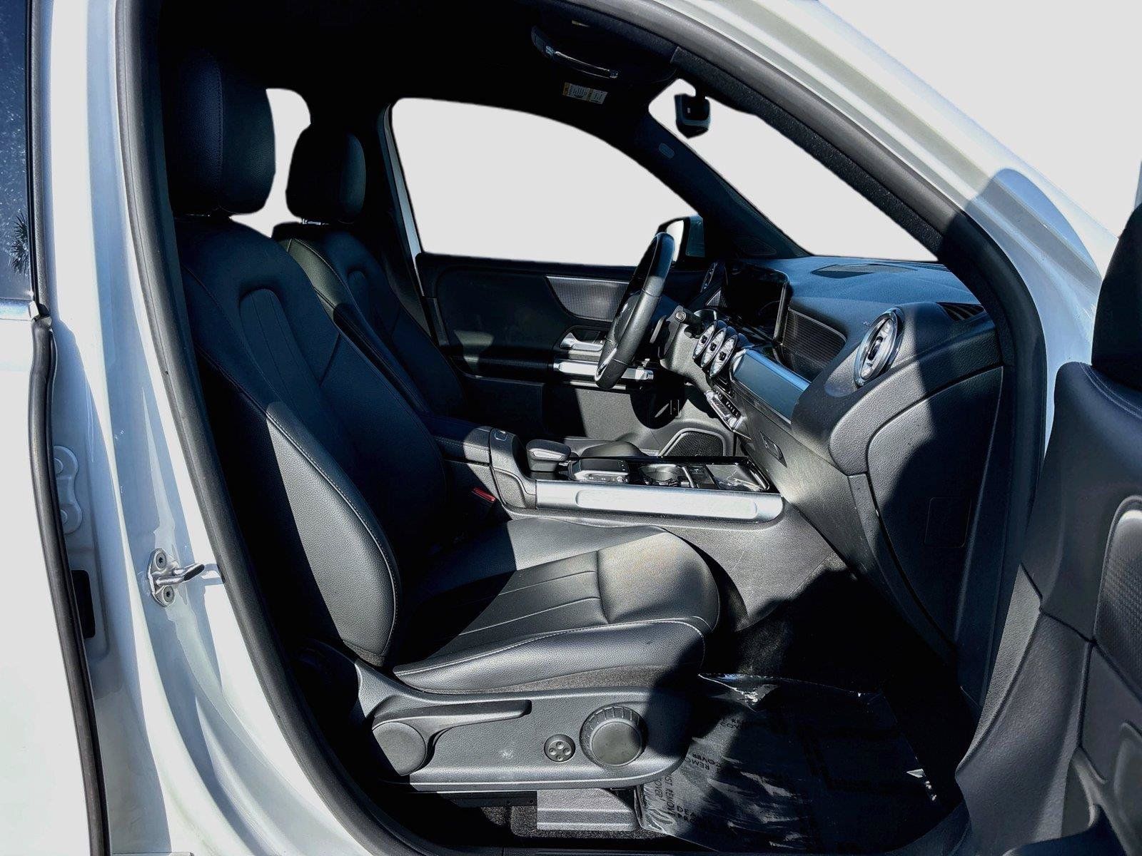 Used 2022 Mercedes-Benz EQB 300 4MATIC w/ Exclusive Package image 27