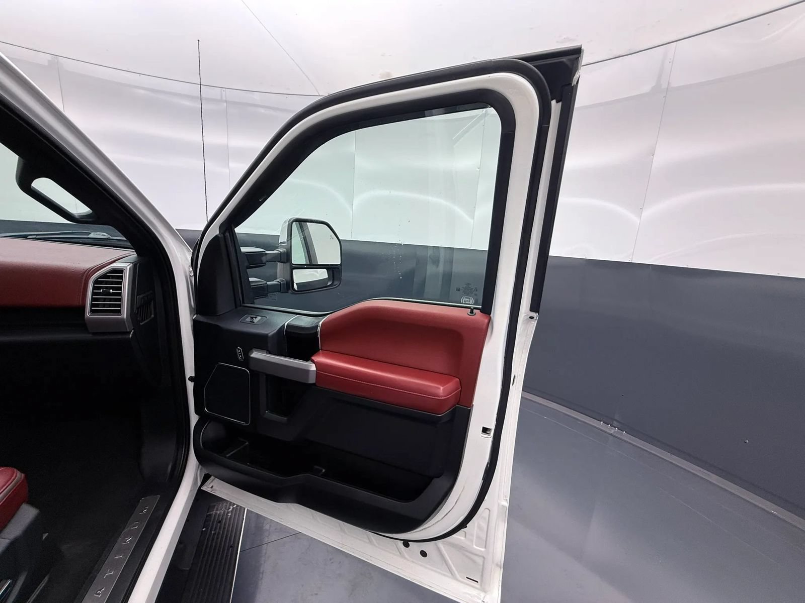 Used 2020 Ford F150 Platinum w/ Technology Package AWD/4WD image 7