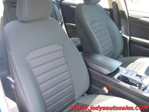 Used 2020 Ford Fusion SE FWD image 26
