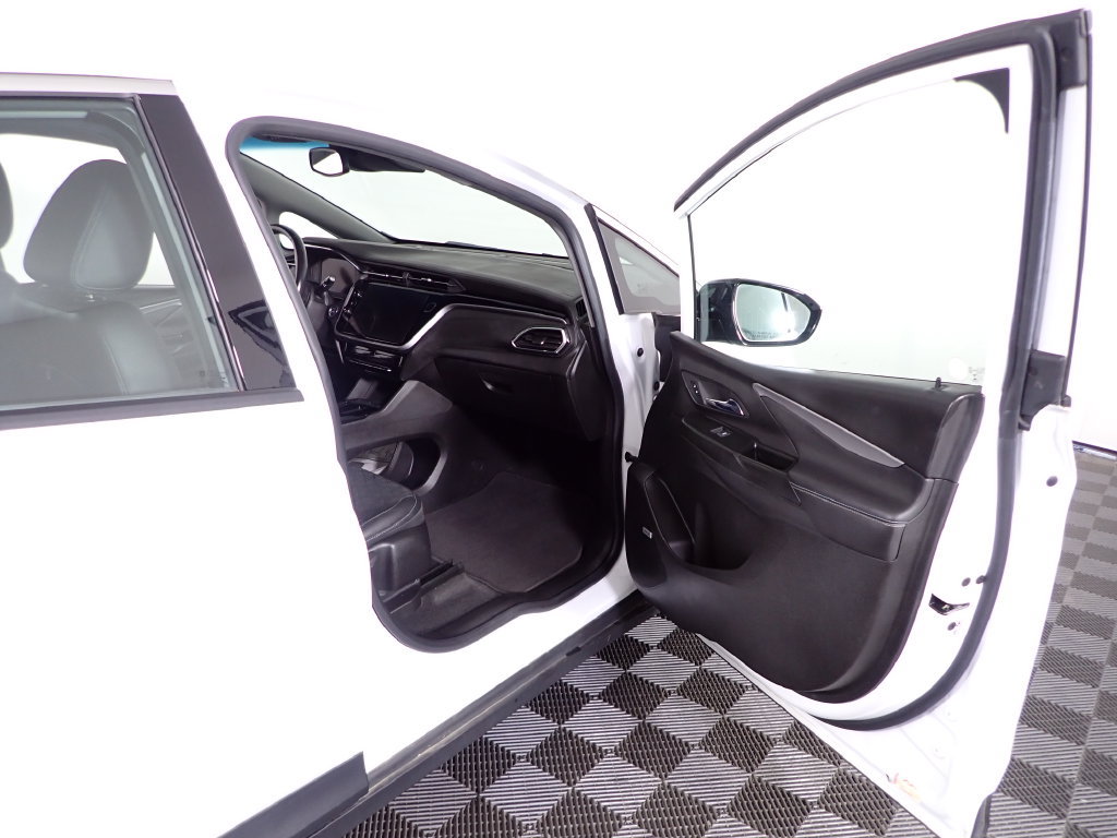 Used 2022 Chevrolet Bolt LT w/ Infotainment Package FWD image 38
