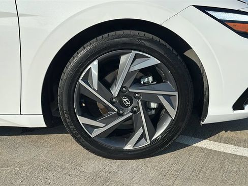 Used 2024 Hyundai Elantra Limited FWD image 16