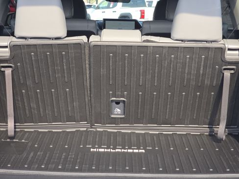 New 2026 Toyota Highlander Limited image 12