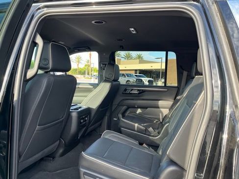 Used 2025 Chevrolet Suburban Premier AWD/4WD image 13