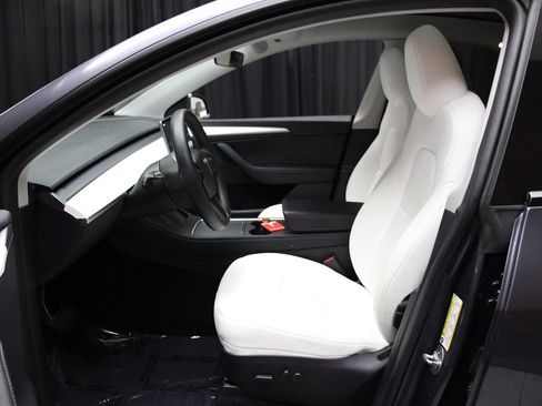 Used 2023 Tesla Model Y Long Range image 16