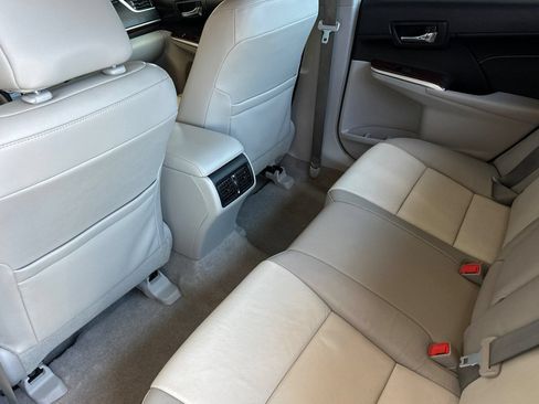 Used 2014 Toyota Camry XLE w/ Leather Package FWD image 13